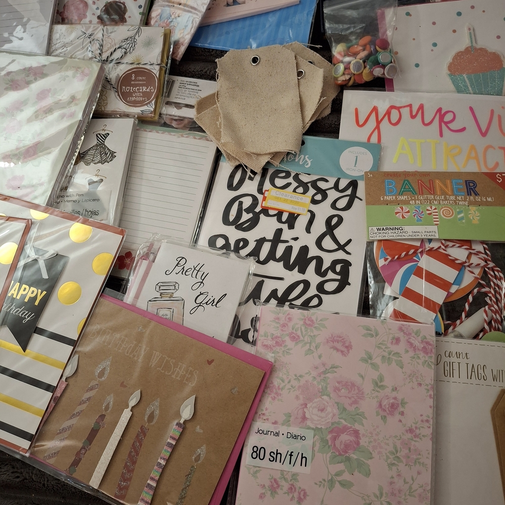 Assorted Greeting Cards Collection - Picture 7 of 10